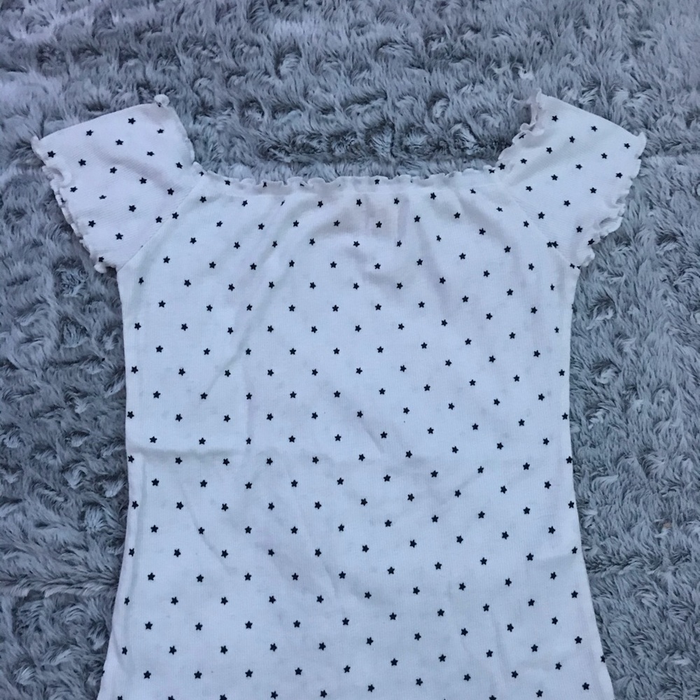 Dainty Hollister Shirt🖤